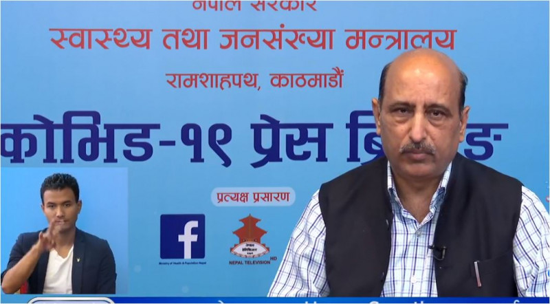 स्वास्थ्यकर्मीलाई सरकारले भन्यो : कोरोनाको लक्षण र पोजिटिभ नदेखिएसम्म काम गर्नू